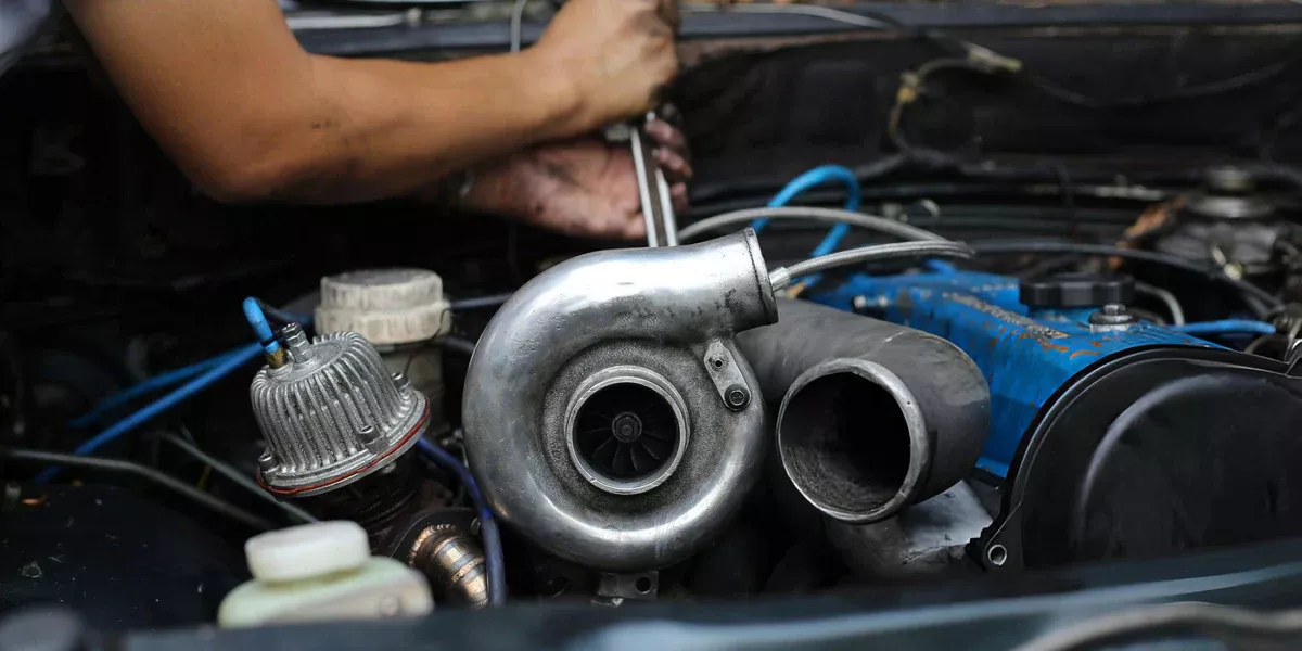 chi-revisiona-le-turbine-auto